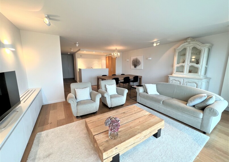 Modern 3-slaapkamer appartement met frontaal zeezicht aan RBSC Duinbergen