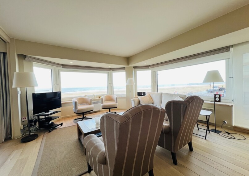 Aangenaam hoekappartement aan het Manitobaplein – Duinbergen