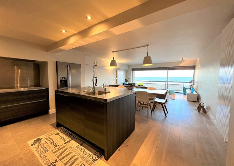 Vernieuwd appartement met 2 slaapkamers te huur op de Zeedijk Duinbergen
