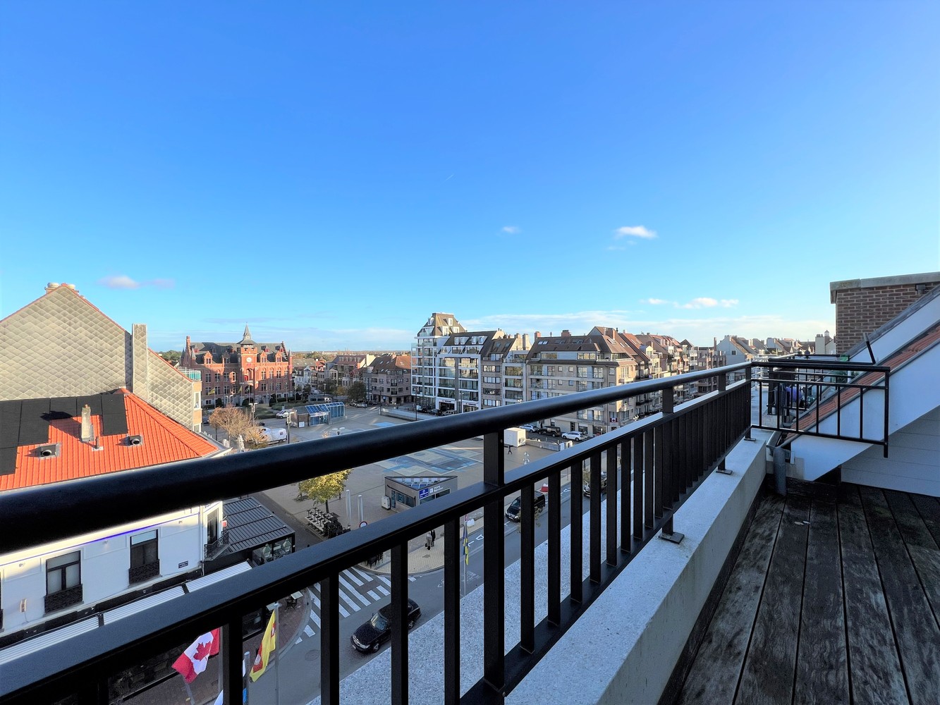 Ongemeubeld duplex appartement met 3 slaapkamers in centrum van Knokke.