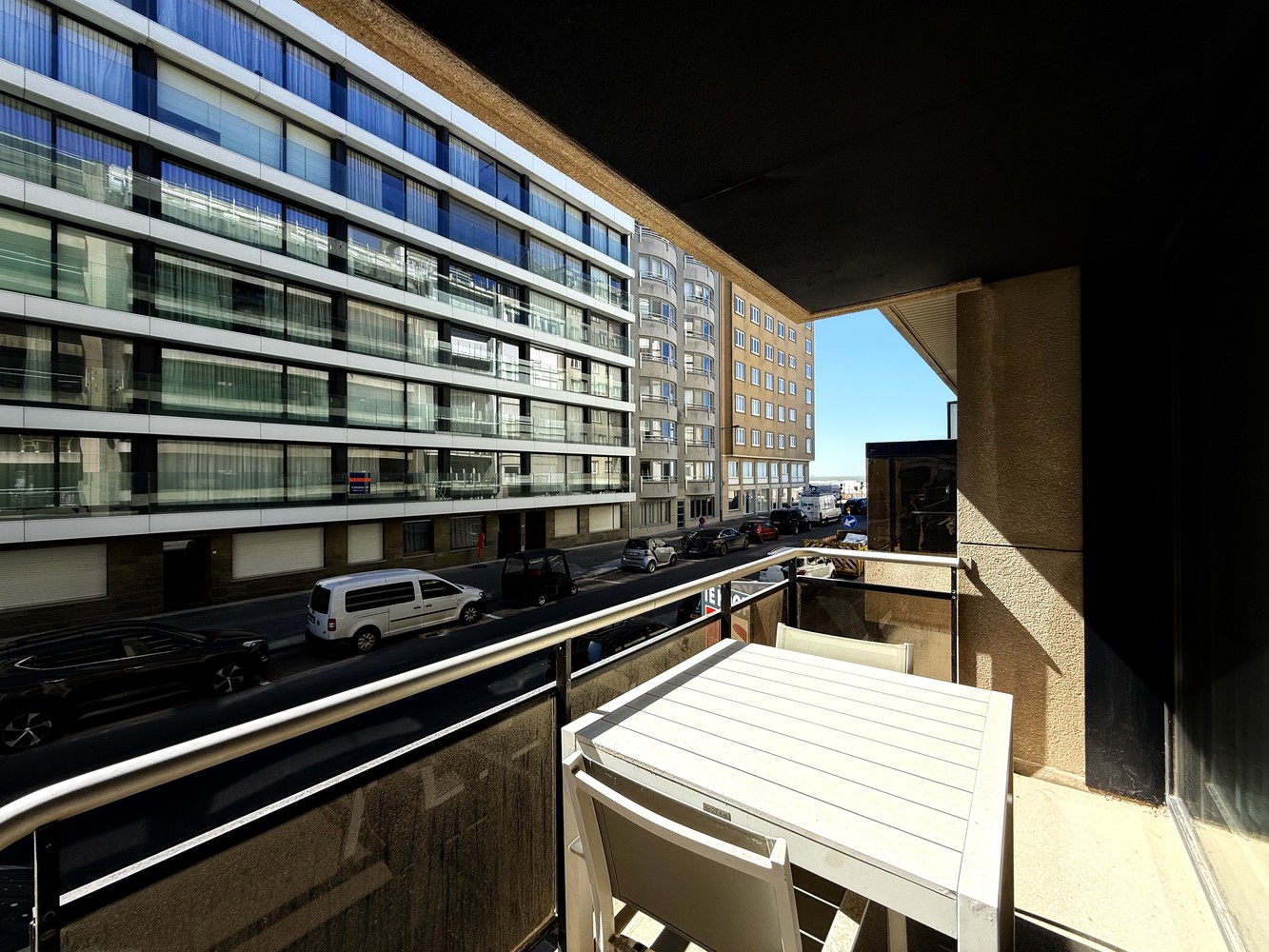 2-slaapkamer appartement met zonneterras en zijdelings zeezicht te Knokke.