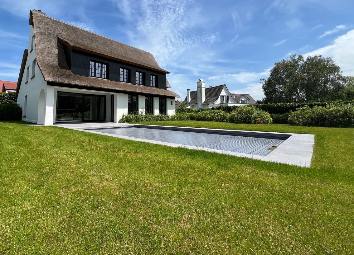 Alleenstaande villa met 7 slaapkamers, gelegen aan de rand van het Zoute.